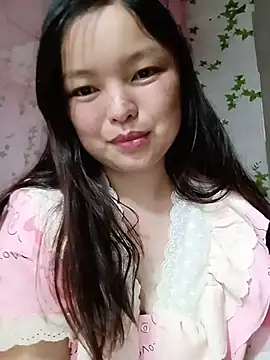 Snapshot of Linna-bae chatting on 5, 7, 2026 Linna-bae online show from 5, 7, 2026
