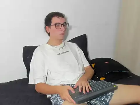 Snapshot of MiloGM_ chatting on 26, 6, 2026 MiloGM online show from 26, 6, 2026