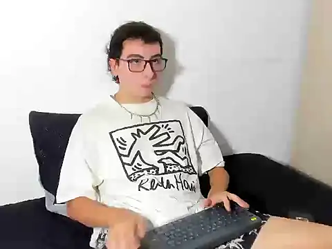 Snapshot of MiloGM_ chatting on 1, 7, 2026 MiloGM online show from 1, 7, 2026