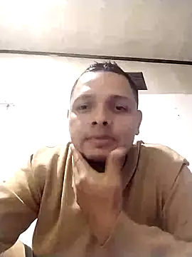 Snapshot of EnzoDesire chatting on 1, 7, 2026 EnzoDesire online show from 1, 7, 2026