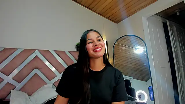 Snapshot of Layra_rous chatting on 16, 6, 2026 Layra rous online show from 16, 6, 2026