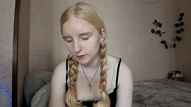 Snapshot of InnoBelle chatting on 5, 6, 2026 InnoBelle online show from 5, 6, 2026