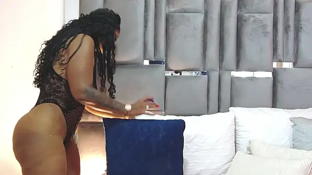 Snapshot of IvyEllis1 chatting on 4, 8, 2026 IvyEllis1 online show from 4, 8, 2026