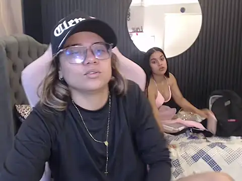 couple thonsom online show from 5, 6, 2026