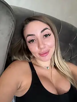 Snapshot of BabesGoWild chatting on 17, 10, 2025 BabesGoWild online show from 17, 10, 2025