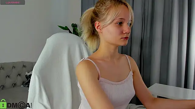 Snapshot of Bunny_Elsy chatting on 18, 6, 2026 Bunny Elsy online show from 18, 6, 2026