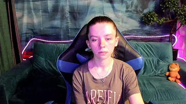 Snapshot of CarolInWonderland chatting on 25, 6, 2026 CarolInWonderland online show from 25, 6, 2026