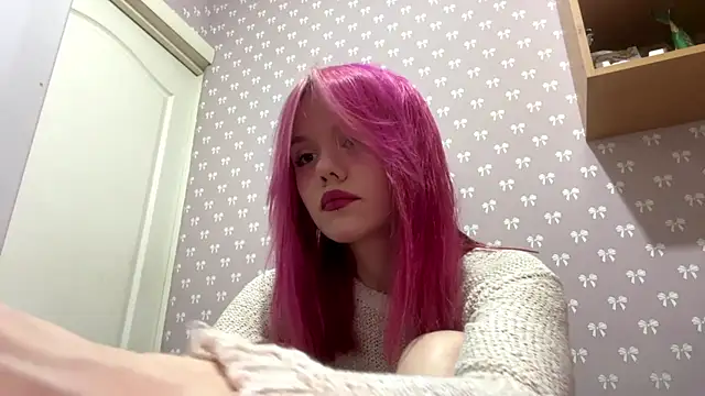 Snapshot of Linecutie chatting on 4, 7, 2026 Linecutie online show from 4, 7, 2026