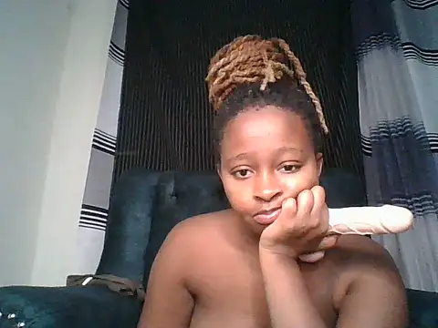 Snapshot of Ellah_simone chatting on 2, 7, 2026 Ellah simone online show from 2, 7, 2026