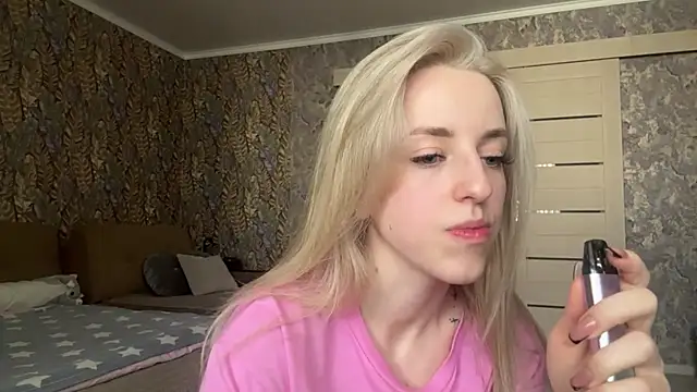 Snapshot of KrissySharp chatting on 18, 6, 2026 KrissySharp online show from 18, 6, 2026