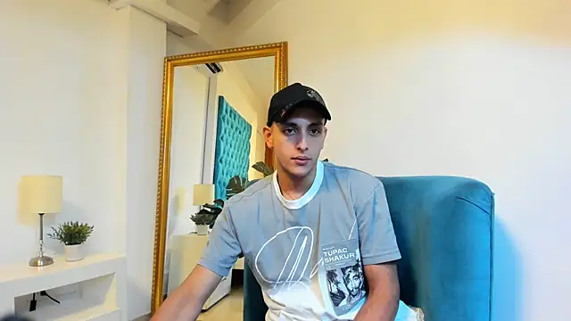 Snapshot of luca_gael chatting on 7, 6, 2026 luca gael online show from 7, 6, 2026