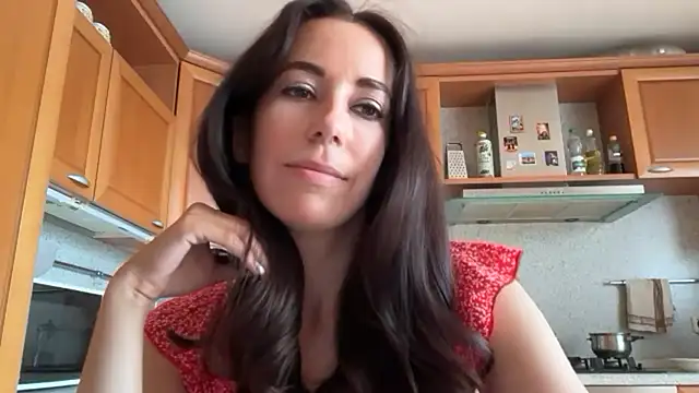 Snapshot of Flamingo_Queen chatting on 6, 7, 2026 Flamingo Queen online show from 6, 7, 2026
