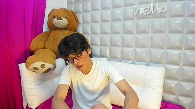 Snapshot of maximo_2019 chatting on 7, 7, 2026 maximo 2019 online show from 7, 7, 2026