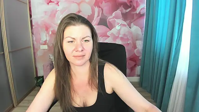 Snapshot of LunaKissesx chatting on 5, 7, 2026 LunaKissesx online show from 5, 7, 2026