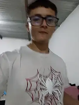 Snapshot of Davitfitnosuke chatting on 13, 6, 2026 Davitfitnosuke online show from 13, 6, 2026