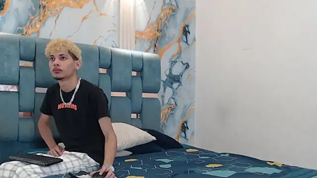 Hot skinny guys online show from 1, 7, 2026