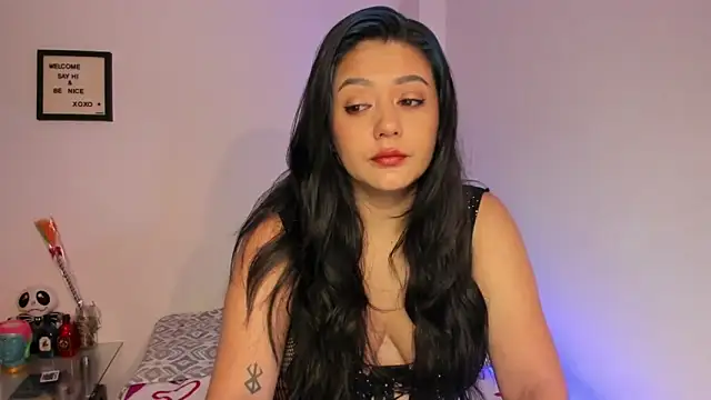 LauraToro  online show from 29, 11, 2025