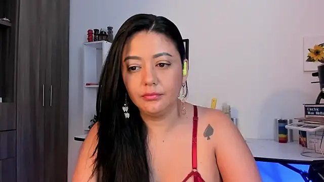 Snapshot of LauraToro_ chatting on 13, 6, 2026 LauraToro online show from 13, 6, 2026