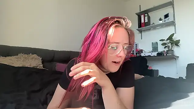 Snapshot of LeaLoveXXX chatting on 22, 6, 2026 LeaLoveXXX online show from 22, 6, 2026