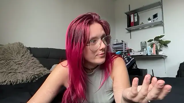 Snapshot of LeaLoveXXX chatting on 6, 7, 2026 LeaLoveXXX online show from 6, 7, 2026