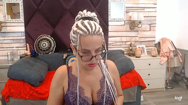 ElviraZoi online show from 23, 7, 2026