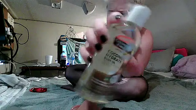 Snapshot of lillyannn321 chatting on 14, 6, 2026 lillyannn321 online show from 14, 6, 2026