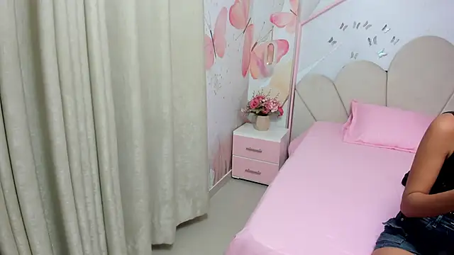 Millieskinny18 online show from 18, 6, 2026
