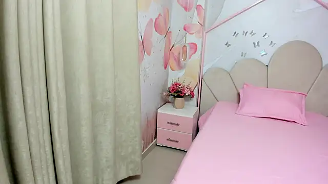 Millieskinny18 online show from 19, 6, 2026