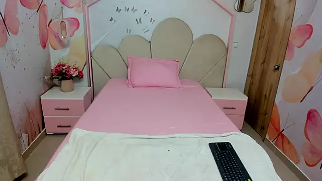 Millieskinny18 online show from 20, 6, 2026