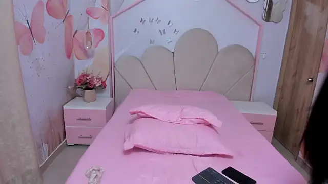 Millieskinny18 online show from 20, 6, 2026