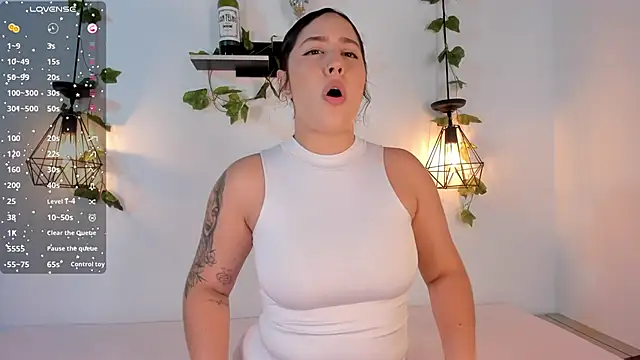 aisha duque  online show from 28, 6, 2026