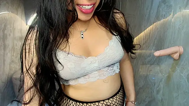 Mia  r  online show from 19, 6, 2026