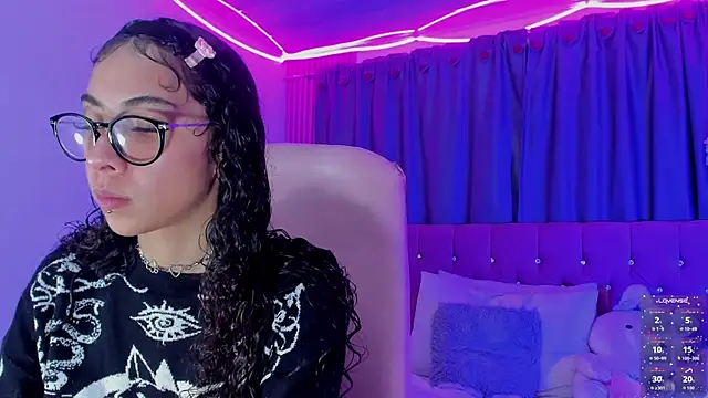 Snapshot of Sarah_Moon1 chatting on 6, 7, 2026 Sarah Moon1 online show from 6, 7, 2026