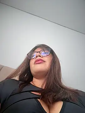 Saracalderon online show from 15, 7, 2026