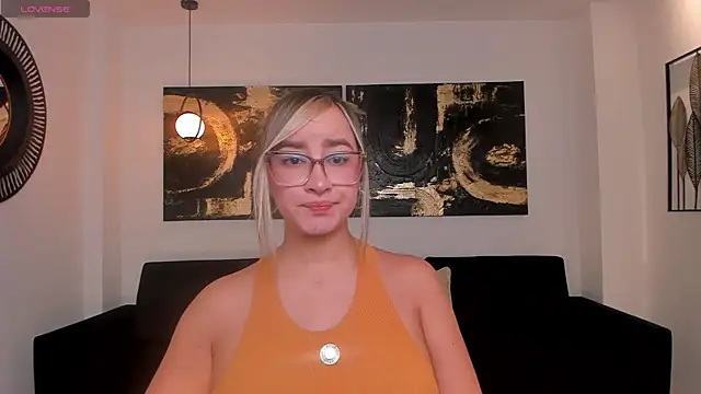 Snapshot of NovaSinclairX chatting on 22, 7, 2026 NovaSinclairX online show from 22, 7, 2026