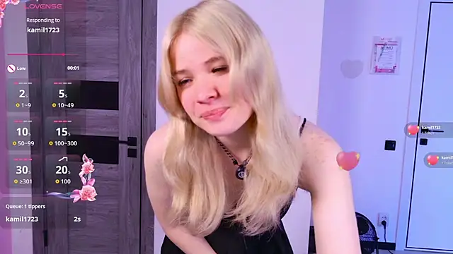 ChloeWells online show from 27, 6, 2026