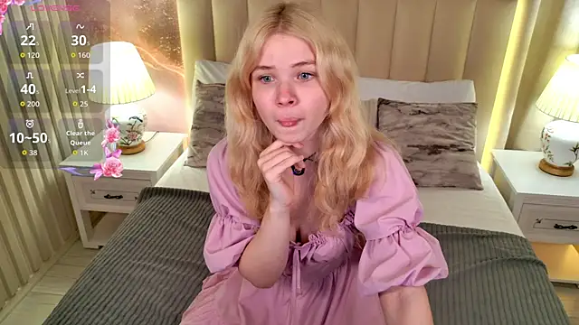 ChloeWells online show from 8, 7, 2026