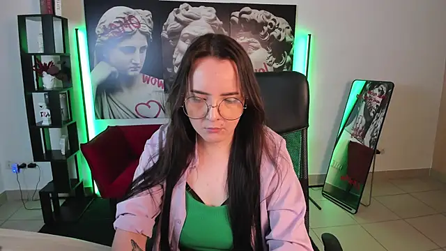 TiffanysGlow online show from 28, 6, 2026