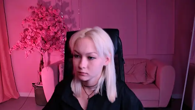 Snapshot of OliviaVale chatting on 19, 6, 2026 OliviaVale online show from 19, 6, 2026