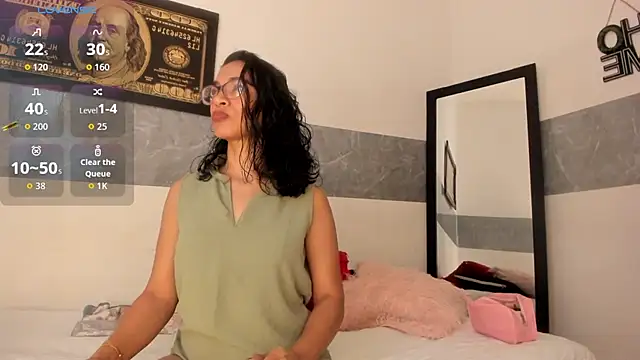 Snapshot of stacyfoxxx chatting on 6, 8, 2026 stacyfoxxx online show from 6, 8, 2026