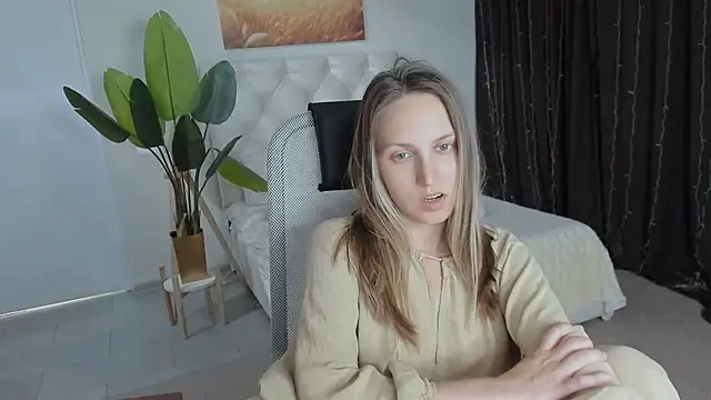 Snapshot of ErinWise chatting on 28, 7, 2026 ErinWise online show from 28, 7, 2026