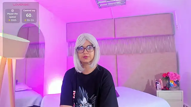 Snapshot of __Izumii__ chatting on 18, 7, 2026 Izumii online show from 18, 7, 2026