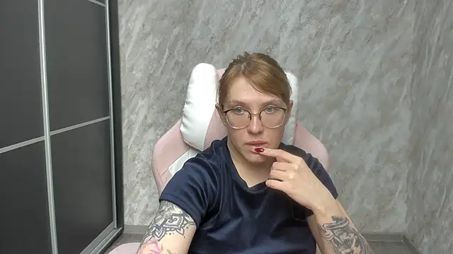 Reginasmilee online show from 22, 2, 2025