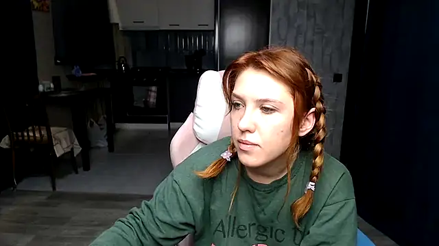 Reginasmilee online show from 15, 10, 2025