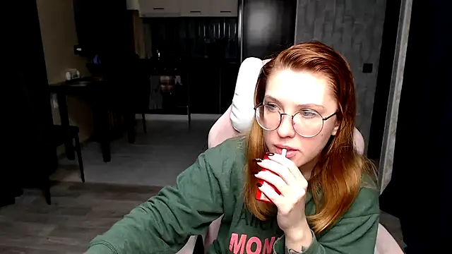 Reginasmilee online show from 1, 11, 2025