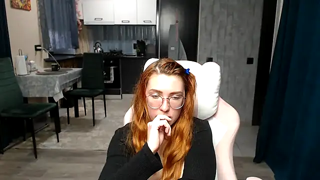 Reginasmilee online show from 20, 4, 2026