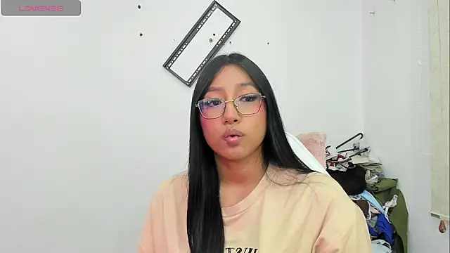 Snapshot of Bella_hart chatting on 19, 7, 2026 Bella hart online show from 19, 7, 2026