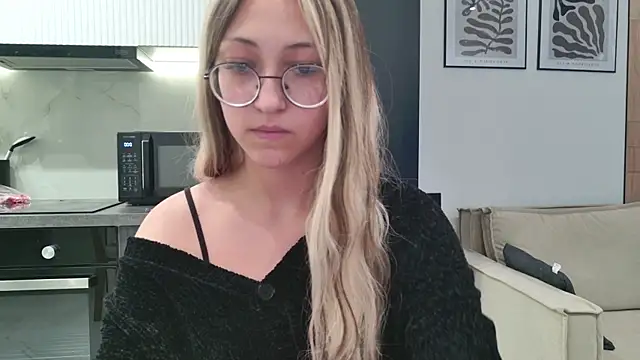 Snapshot of MarrySharps chatting on 6, 8, 2026 MarrySharps online show from 6, 8, 2026