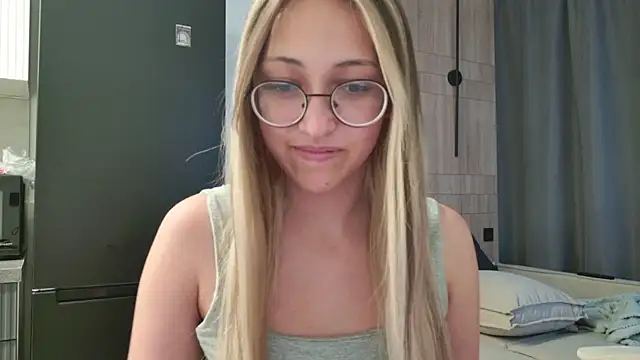 Snapshot of MarrySharps chatting on 8, 8, 2026 MarrySharps online show from 8, 8, 2026