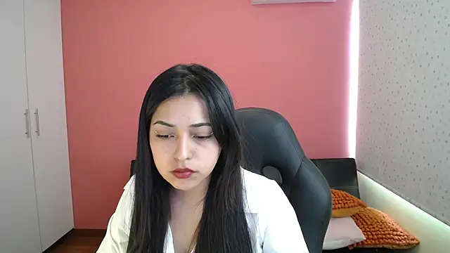 Snapshot of milett444 chatting on 8, 7, 2026 milett444 online show from 8, 7, 2026